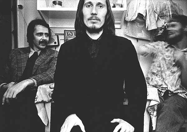 Юрий ЕВЛАМПЬЕВ. Основатели группы ФАКТ: Юрий ЕВЛАМПЬЕВ (в центре), Сергей ЧИЛИКОВ (справа), Валерий ВОЕЦКИЙ (слева). Йошкар-Ола, 1977 г. Чёрно-белая фотография.